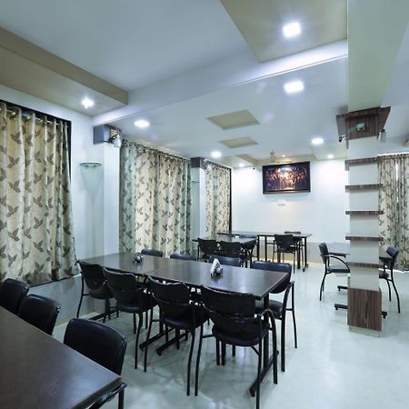 Oyo 4198 Hotel Shri Sai Murli Shirdi Buitenkant foto