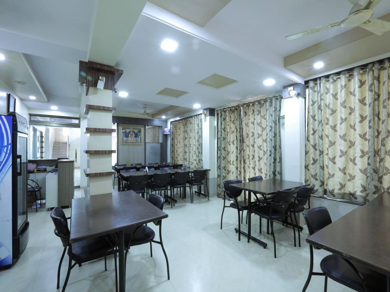 Oyo 4198 Hotel Shri Sai Murli Shirdi Buitenkant foto