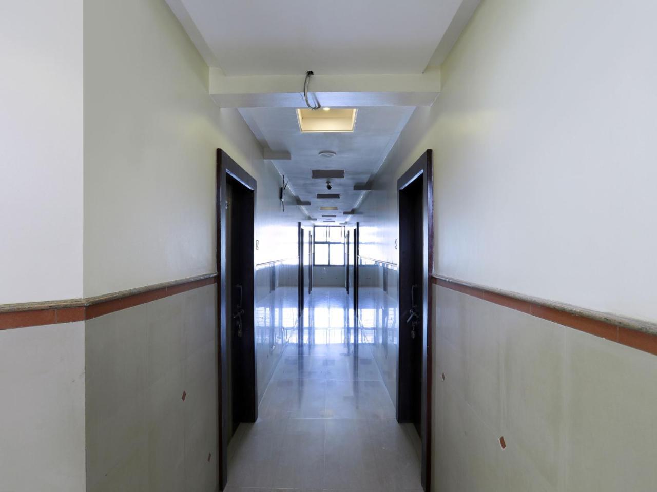 Oyo 4198 Hotel Shri Sai Murli Shirdi Buitenkant foto