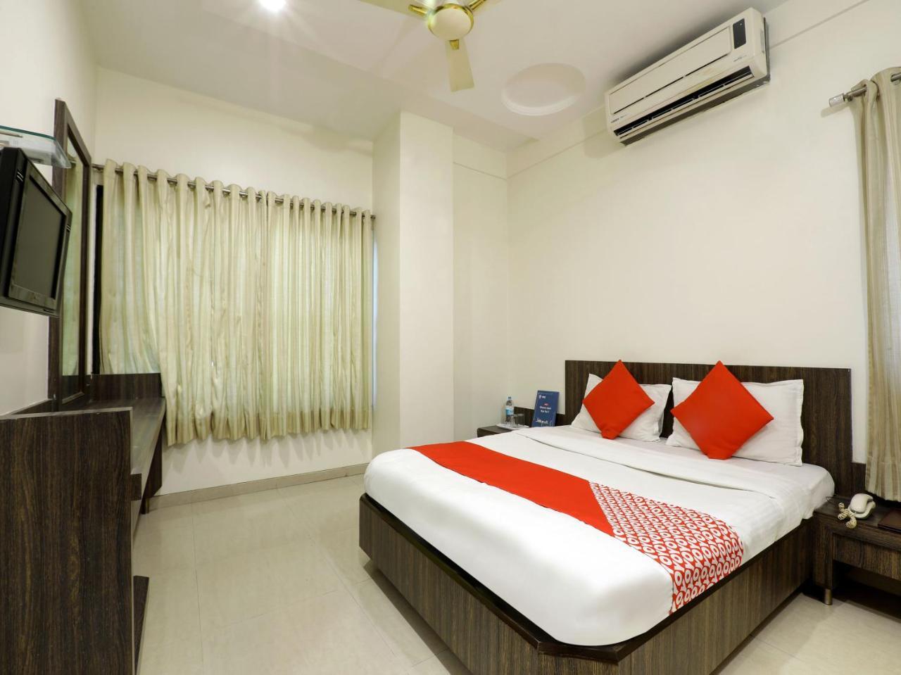 Oyo 4198 Hotel Shri Sai Murli Shirdi Buitenkant foto
